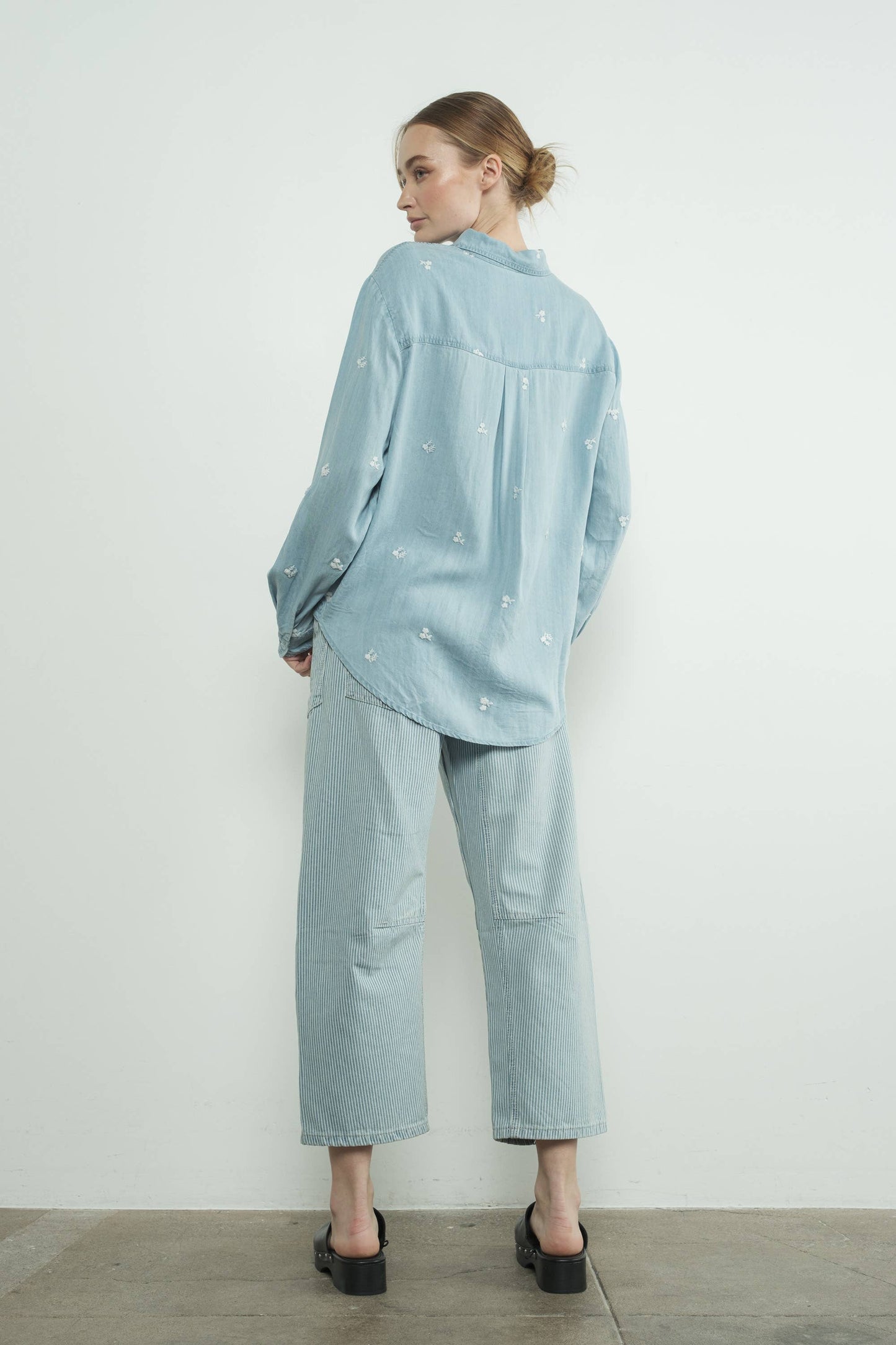 BARREL DENIM PANTS WITH EYELET WAIST
