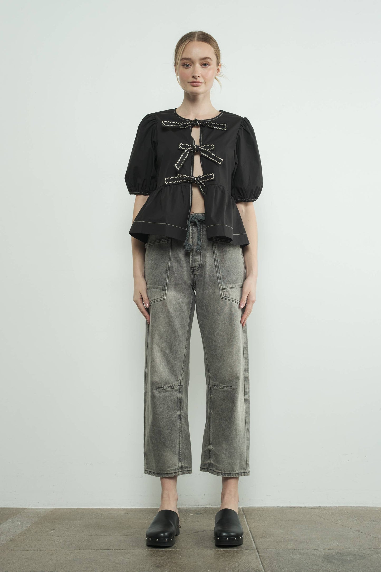 BARREL DENIM PANTS WITH EYELET WAIST