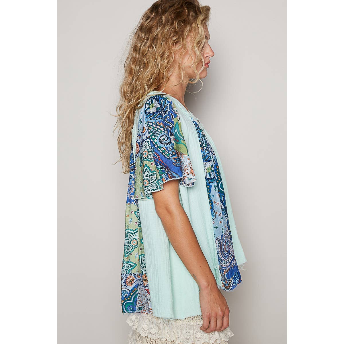 Round neck ruffle short sleeve printed woven top