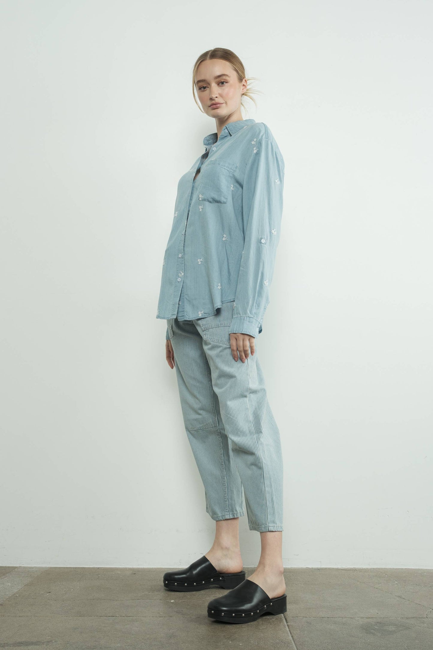 BARREL DENIM PANTS WITH EYELET WAIST