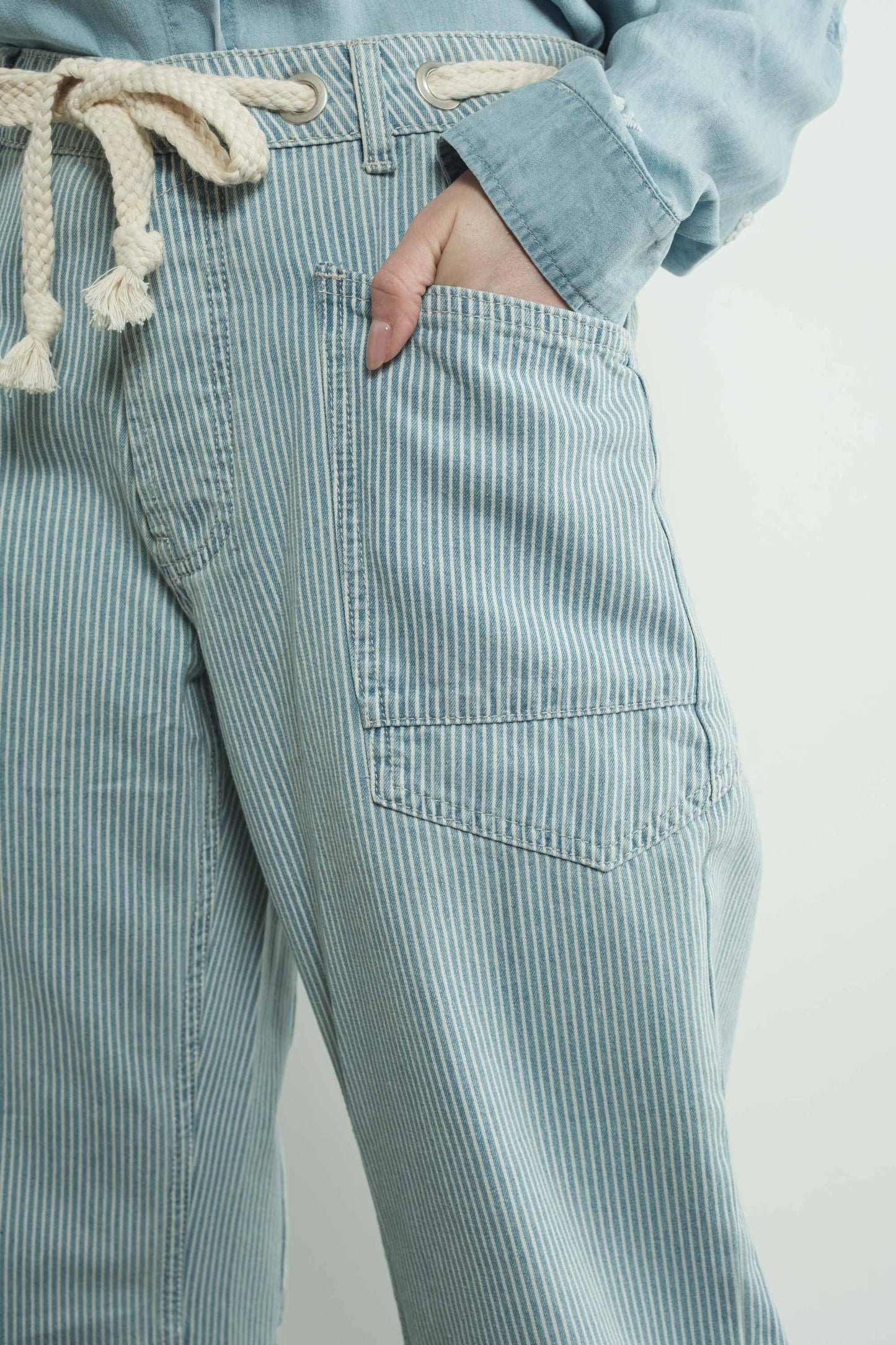 BARREL DENIM PANTS WITH EYELET WAIST