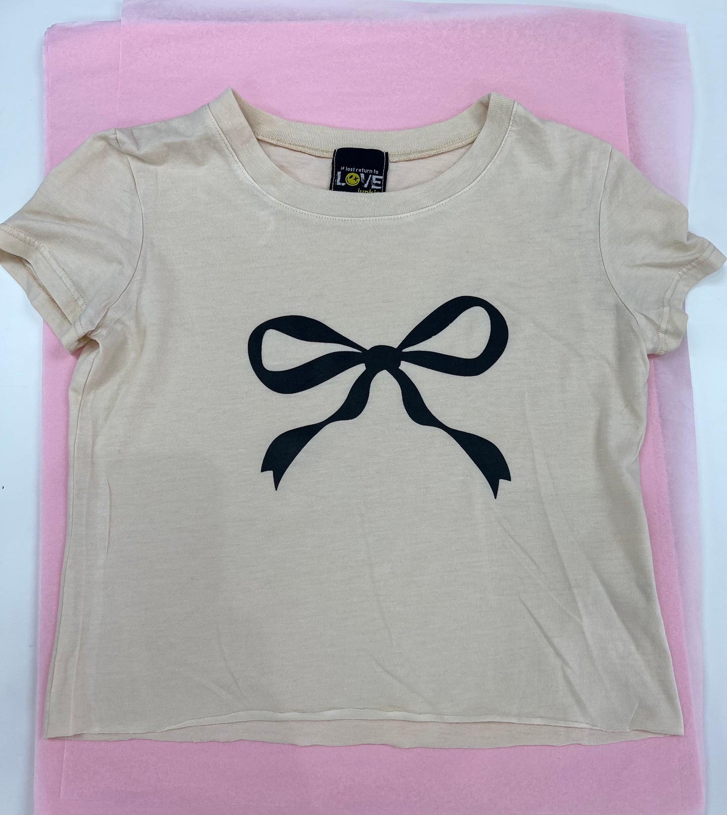 S/S Tee w/Bow Cream - Love junkie