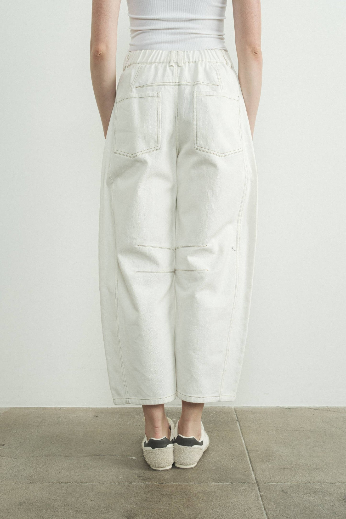 SLOUCHY RELAX FIT CROP BARREL JEANS