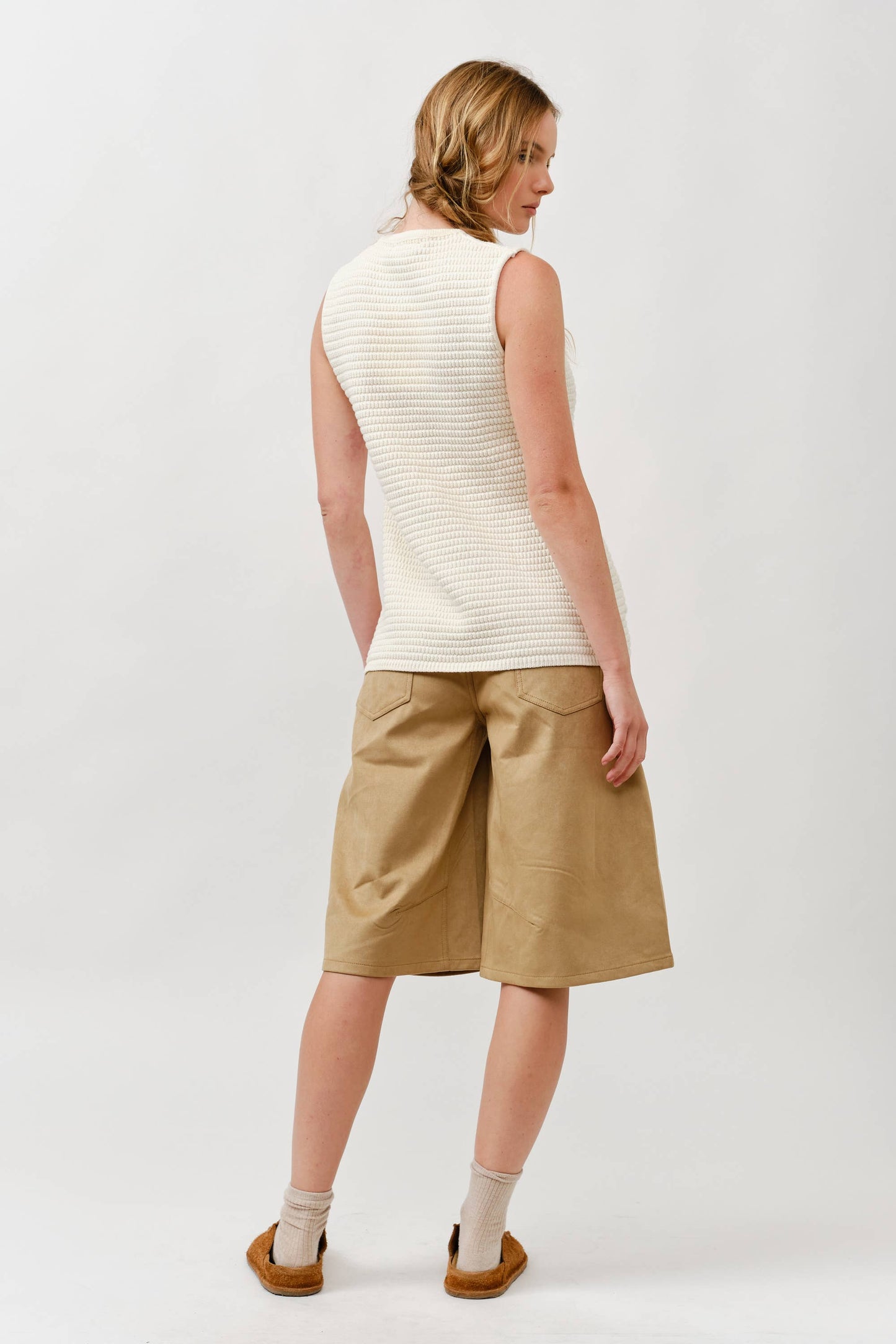 SWEATER BUTTON DOWN VEST