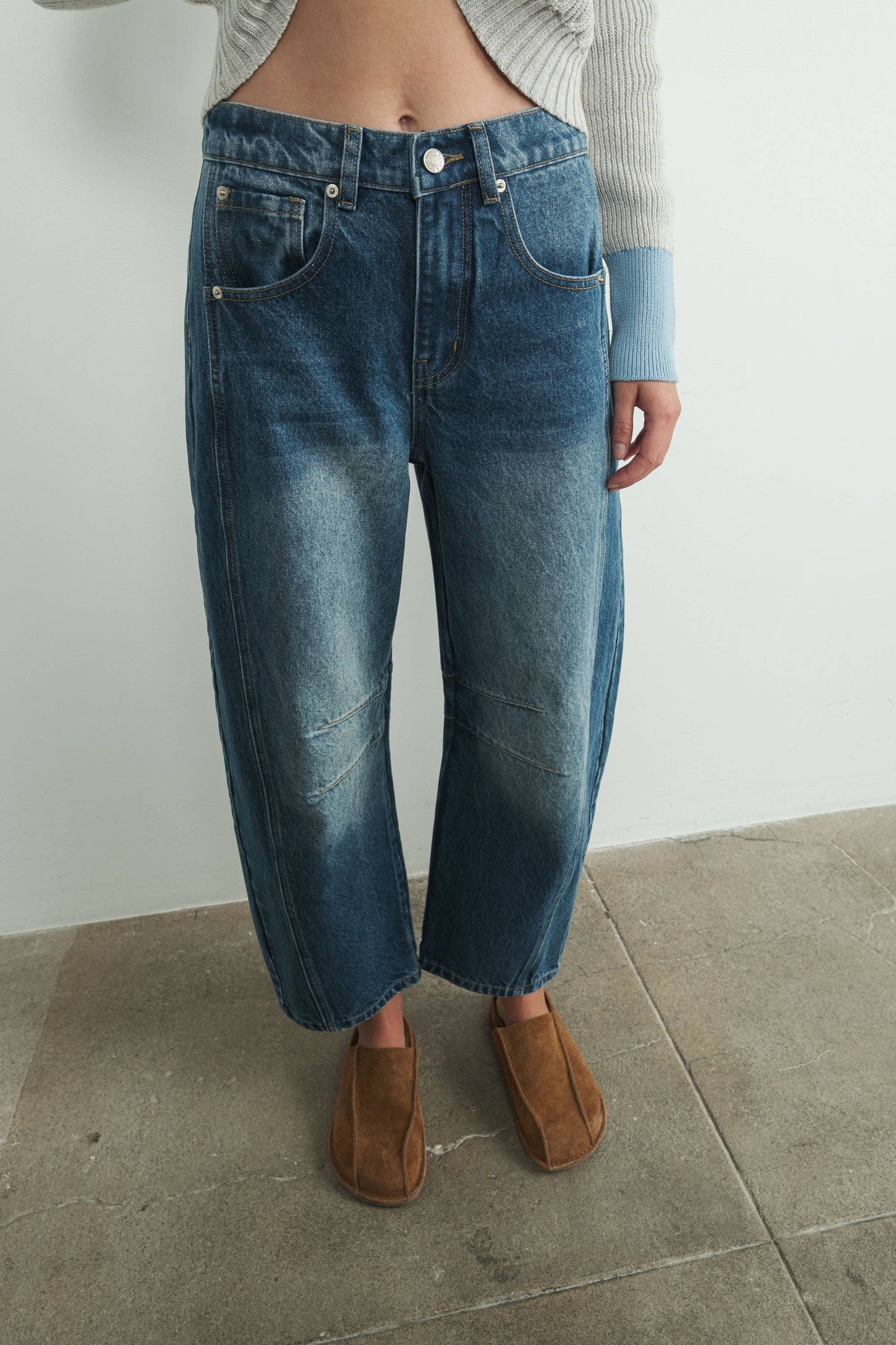 SLOUCHY RELAX FIT CROP BARREL JEANS