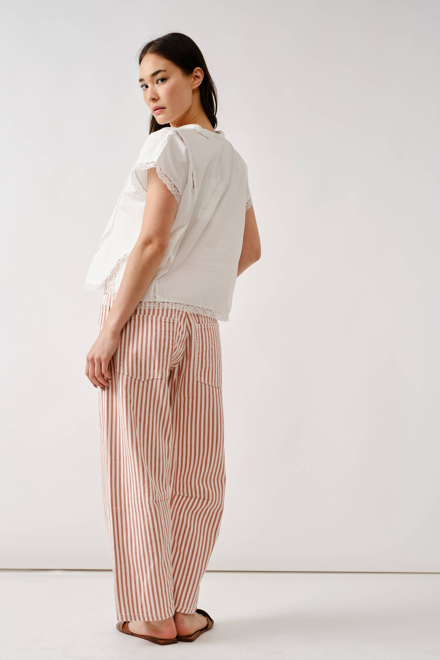 BARREL DENIM PANTS WITH EYELET WAIST