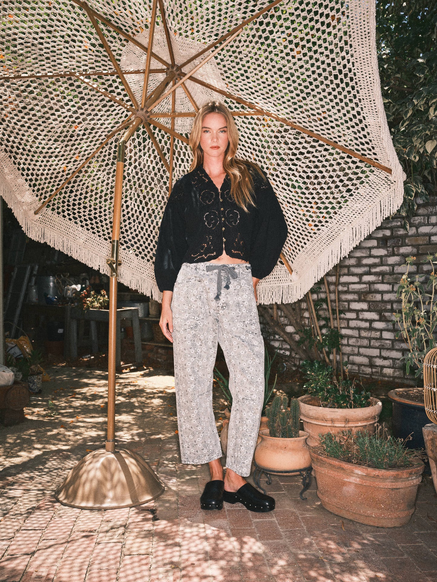 BARREL PAISLEY DENIM PANTS WITH EYELET WAIST