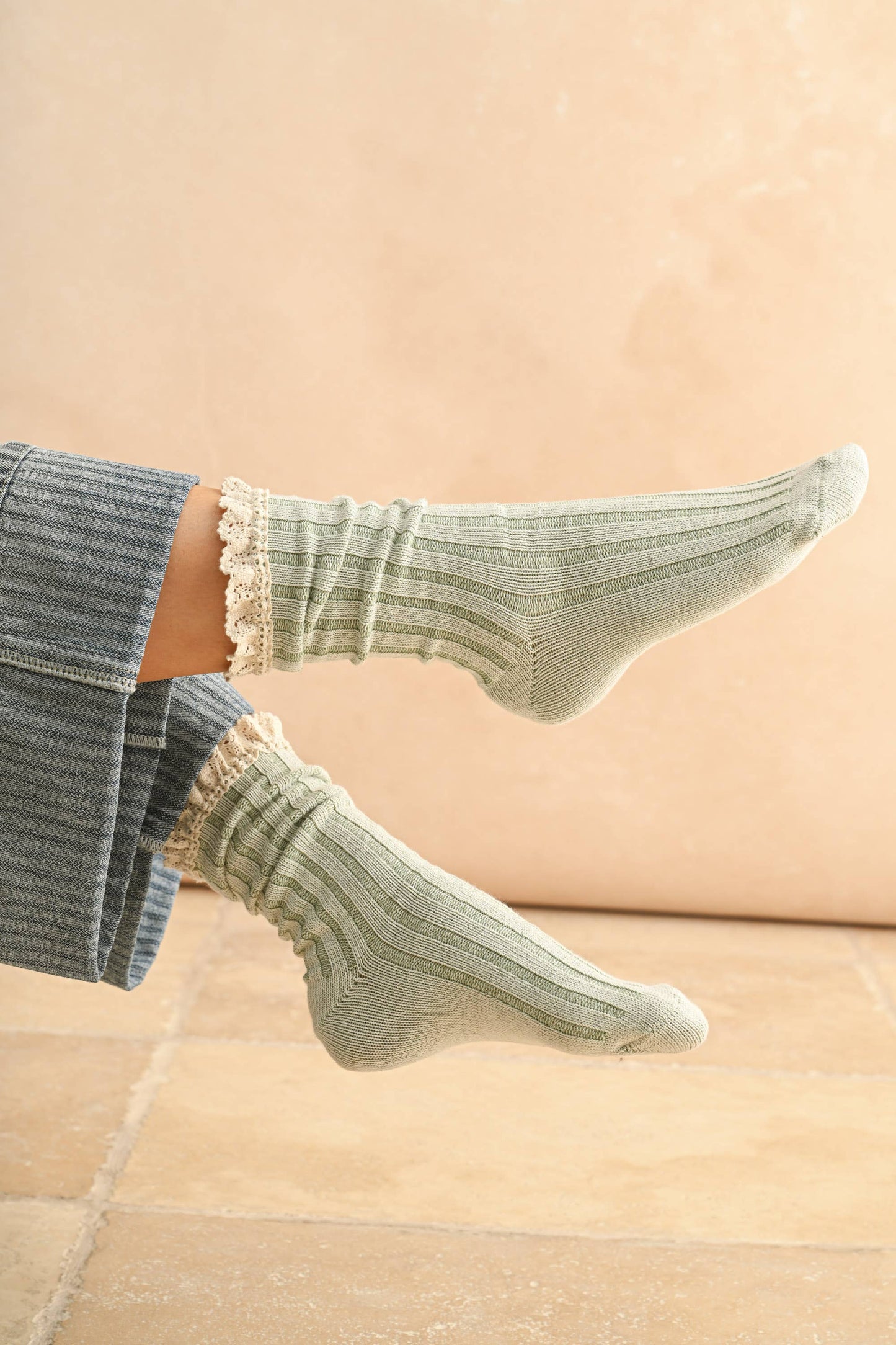 A5362   DYE & WASH CROCHET TRIM SOCKS