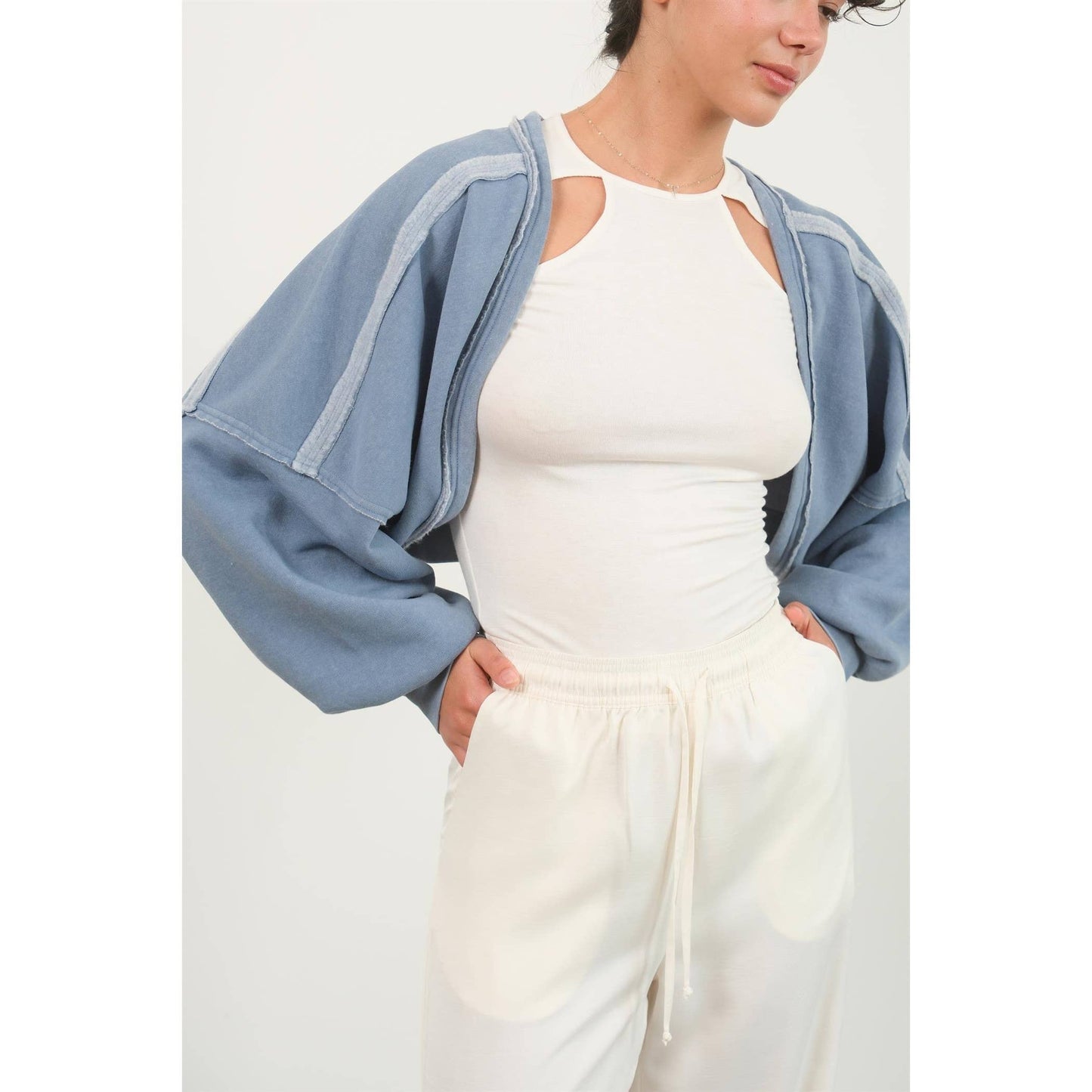 OVERSIZED CONTRAST CROPPED SHRUG