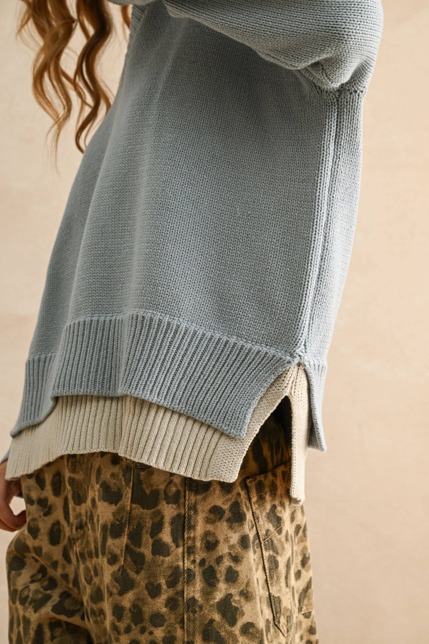COLOR COMBO V-NECK SWEATER TOP