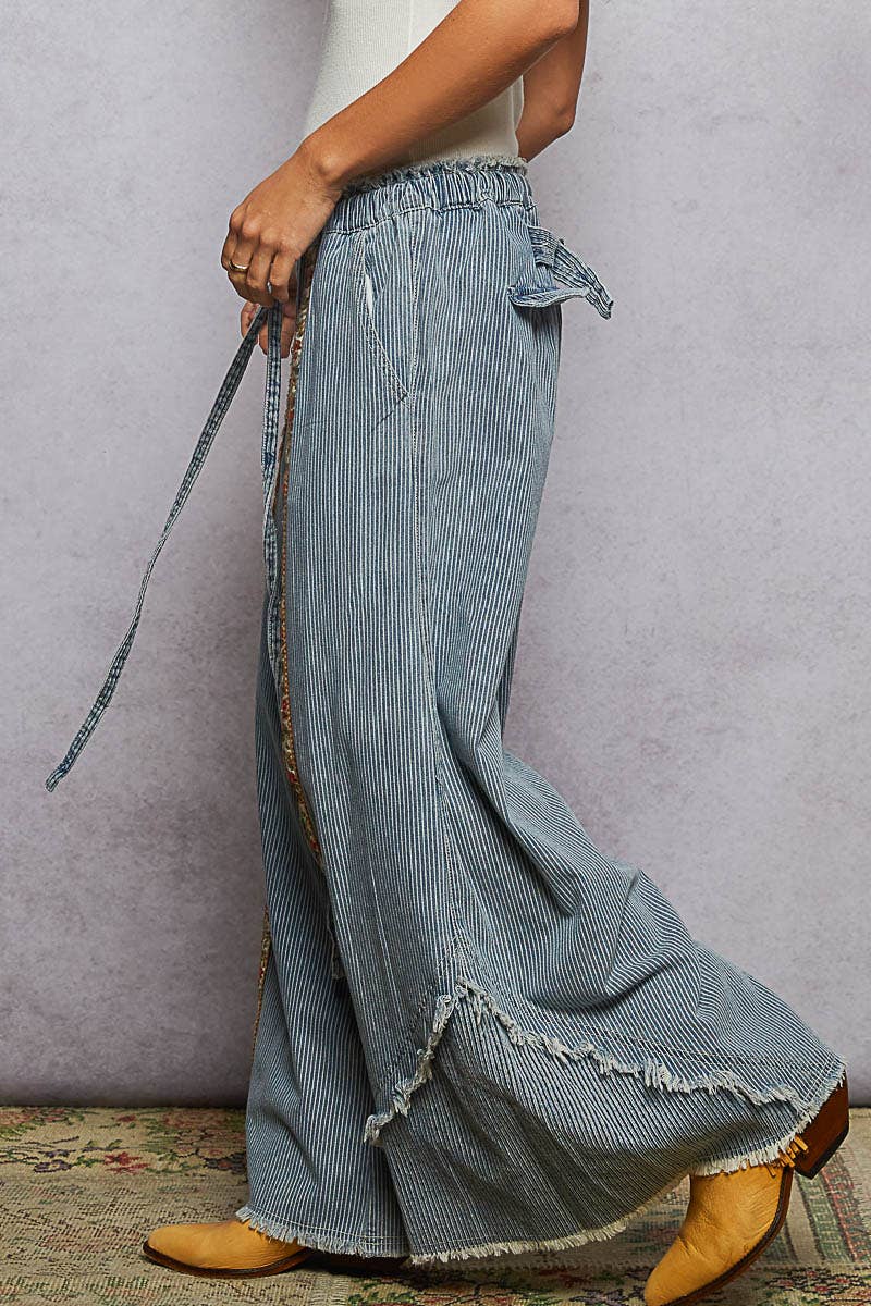 Contrast buckle back detail floral trim down woven pants