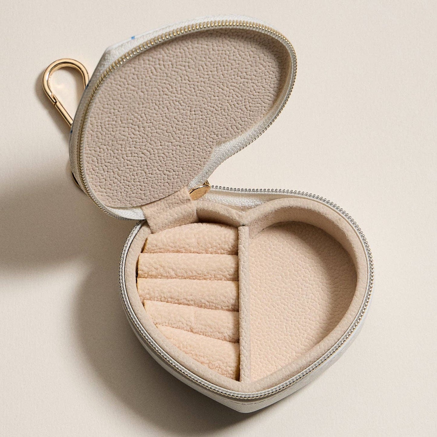 Heart-Shaped Jewelry Travel Case with Keychain – White & Blue Floral Print