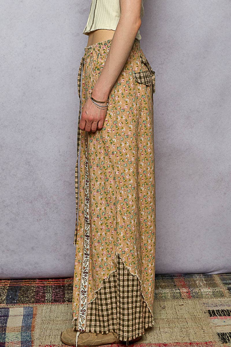 Contrast buckle back detail floral trim down woven pants