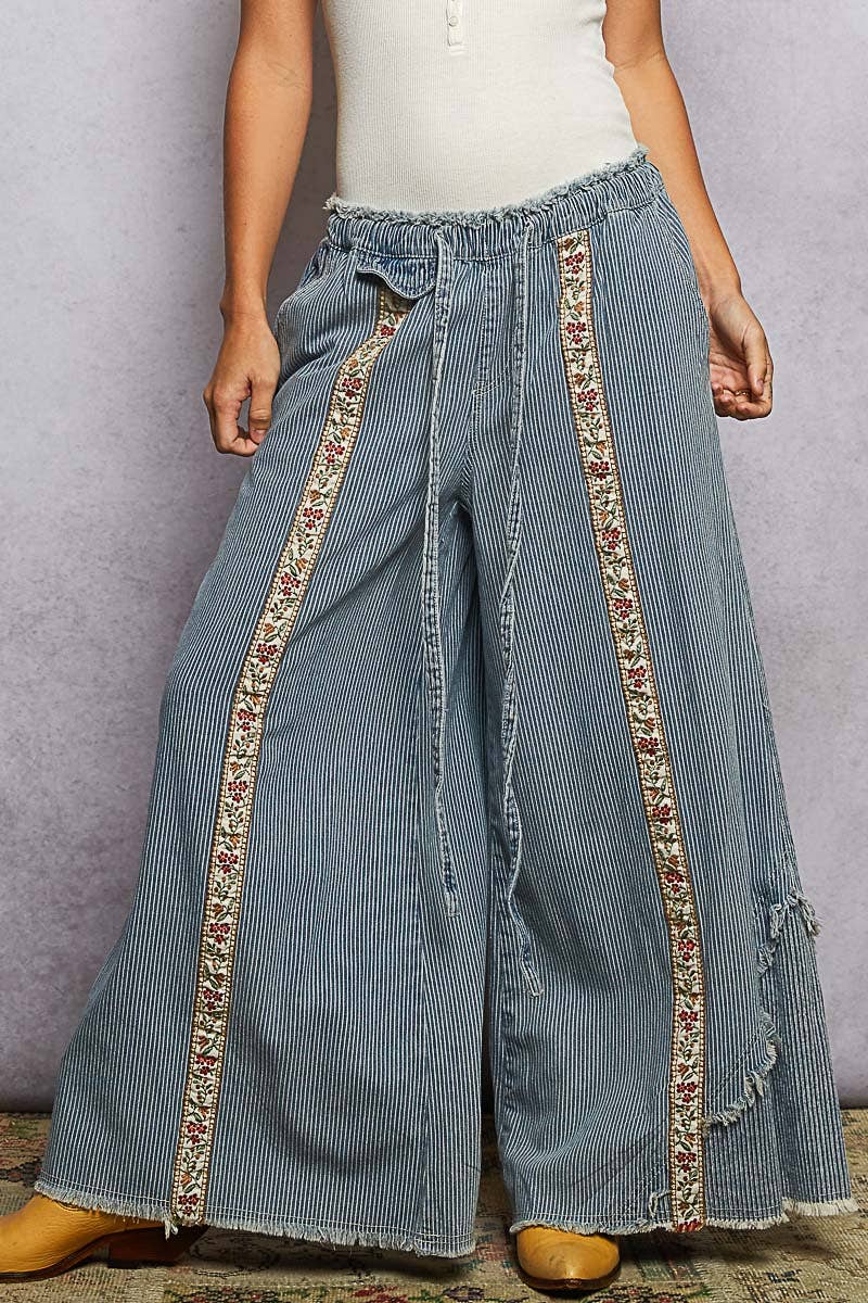 Contrast buckle back detail floral trim down woven pants