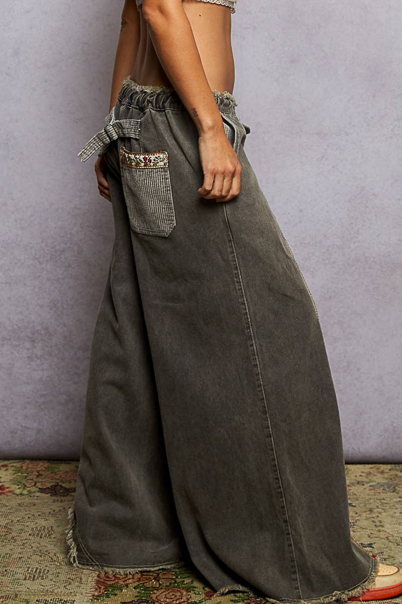 Contrast buckle back detail floral trim down woven pants