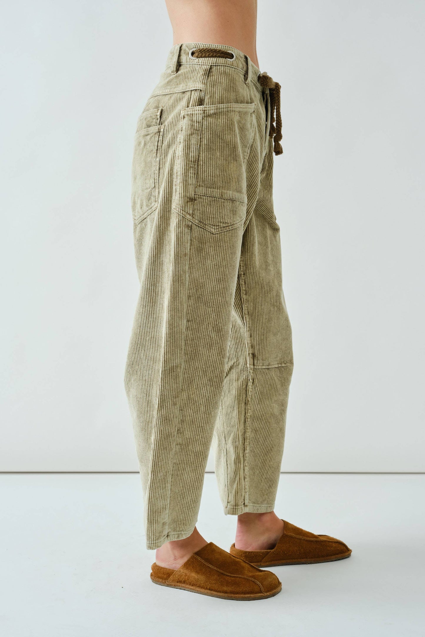 BARREL CORDUROY PANTS WITH EYELET WAIST