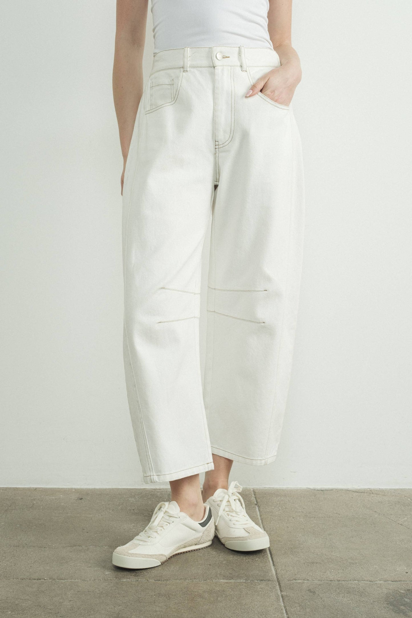 SLOUCHY RELAX FIT CROP BARREL JEANS