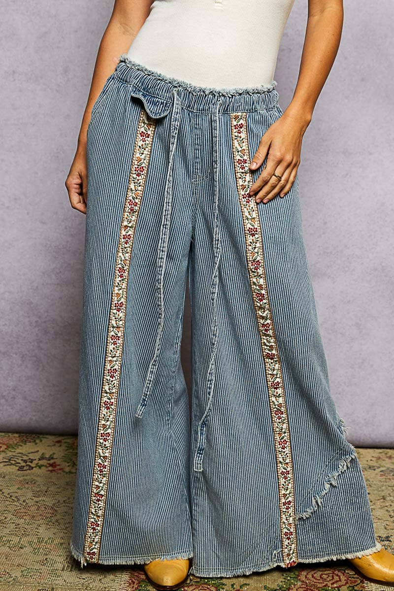 Contrast buckle back detail floral trim down woven pants