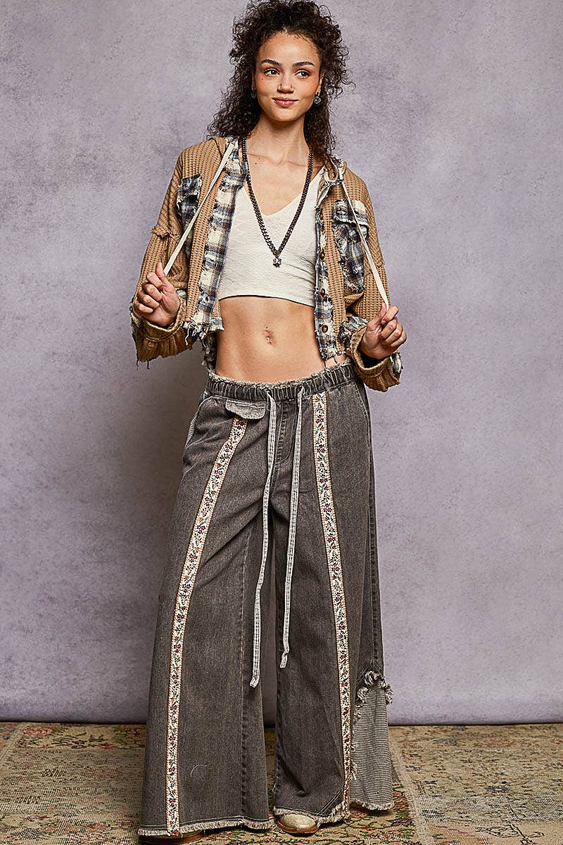 Contrast buckle back detail floral trim down woven pants