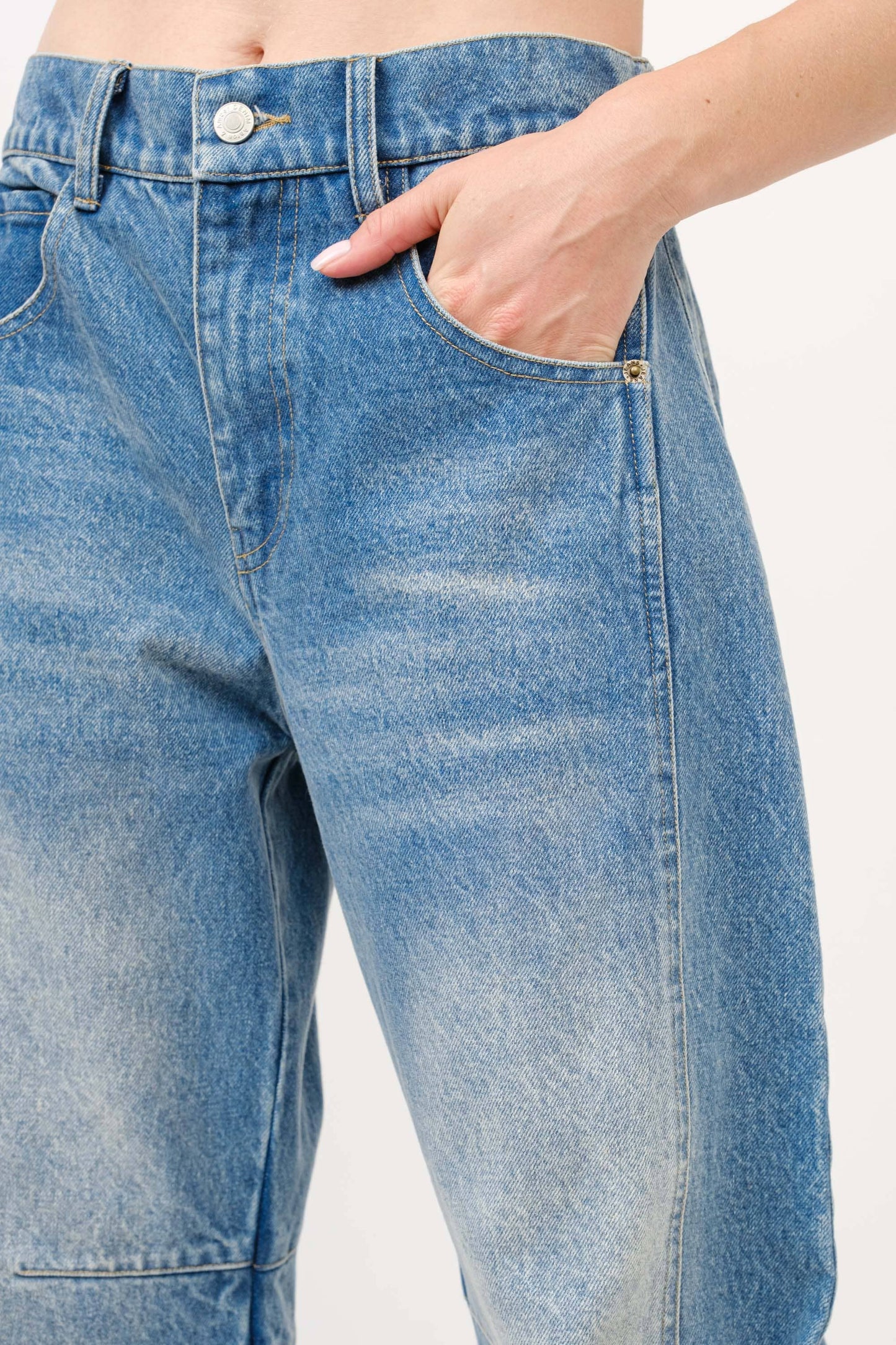 SLOUCHY RELAX FIT CROP BARREL JEANS