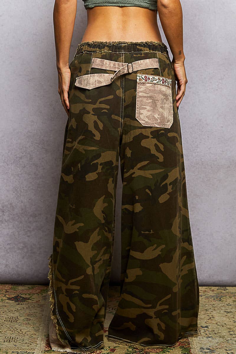 Contrast buckle back detail floral trim down woven pants