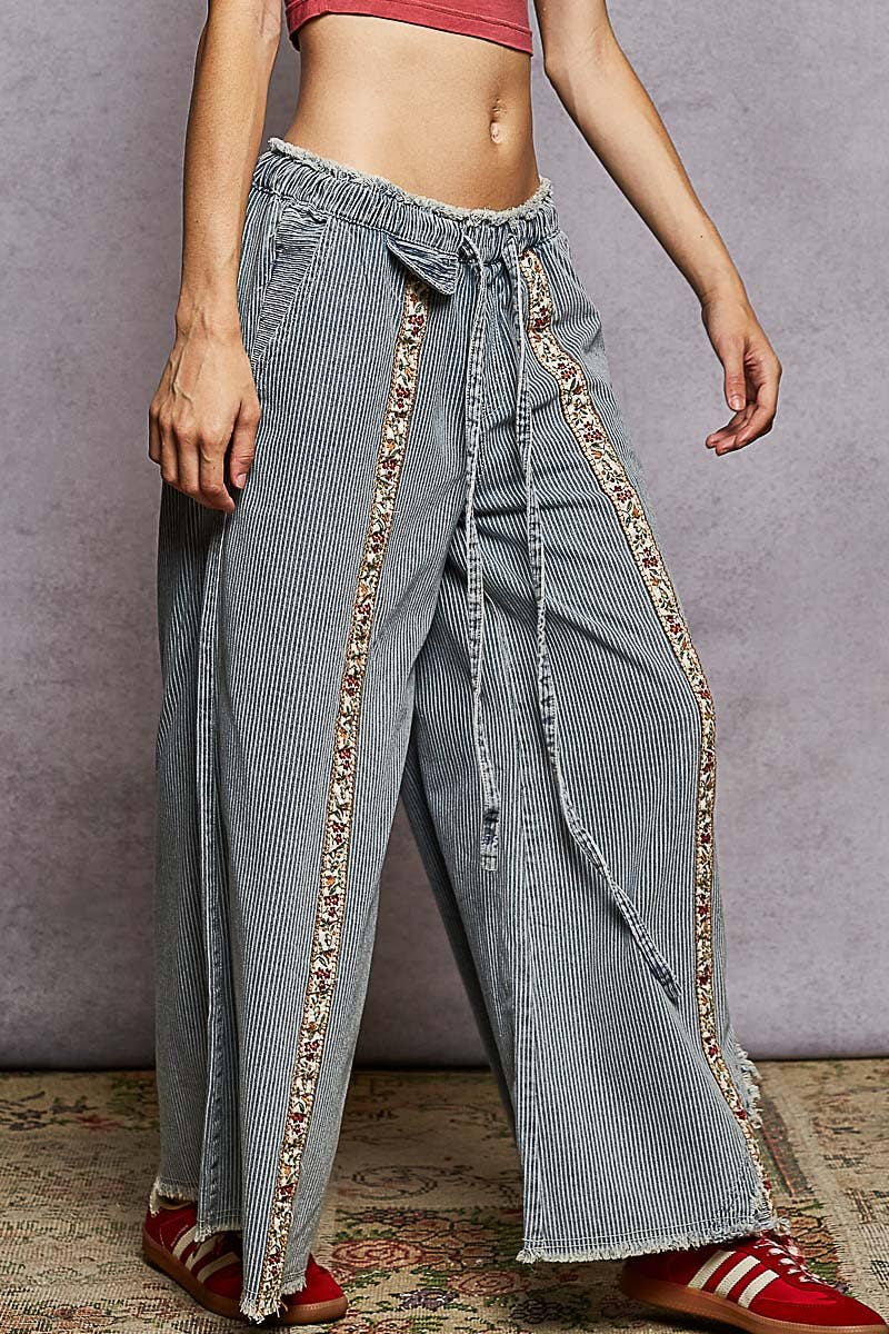 Contrast buckle back detail floral trim down woven pants