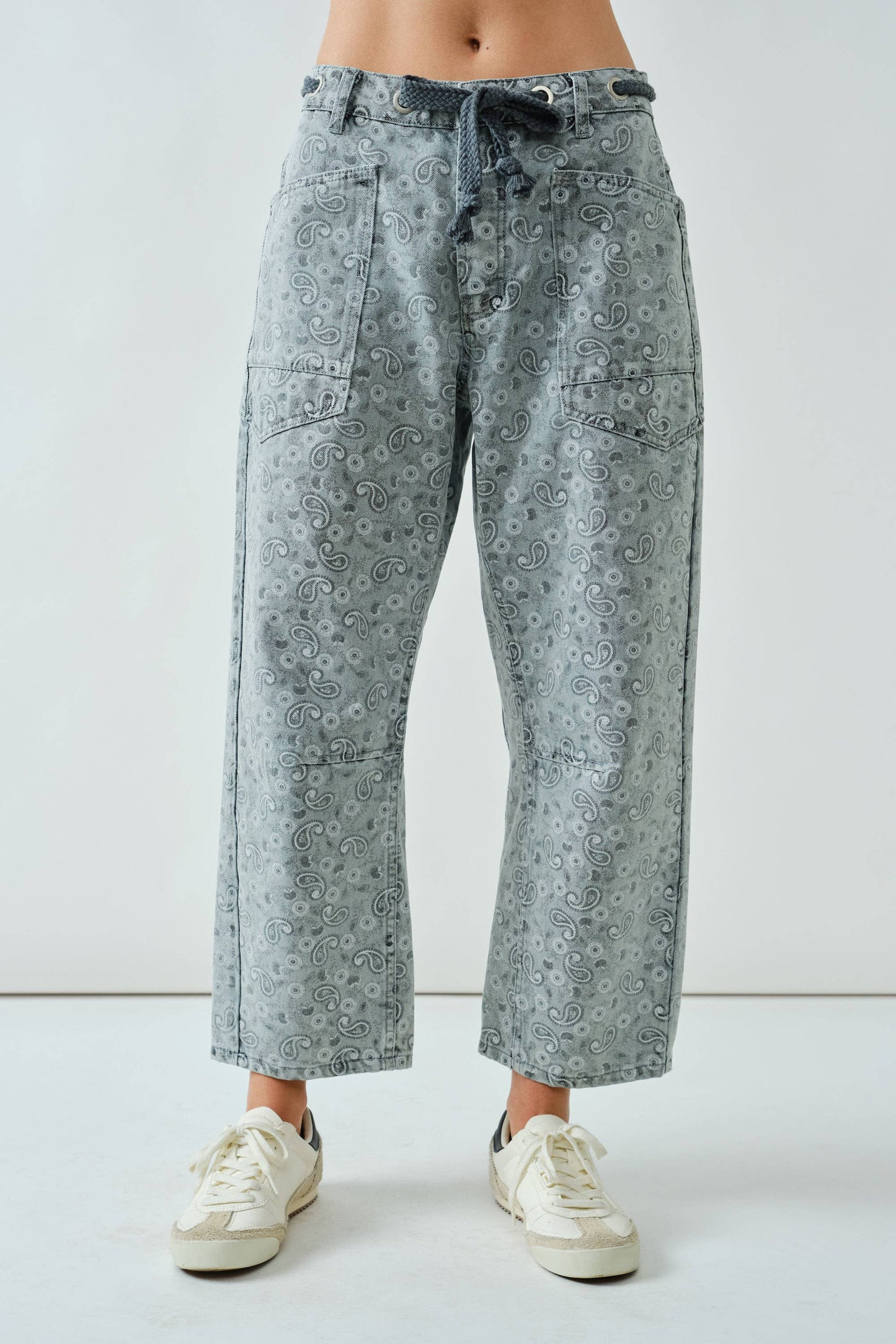 BARREL PAISLEY DENIM PANTS WITH EYELET WAIST