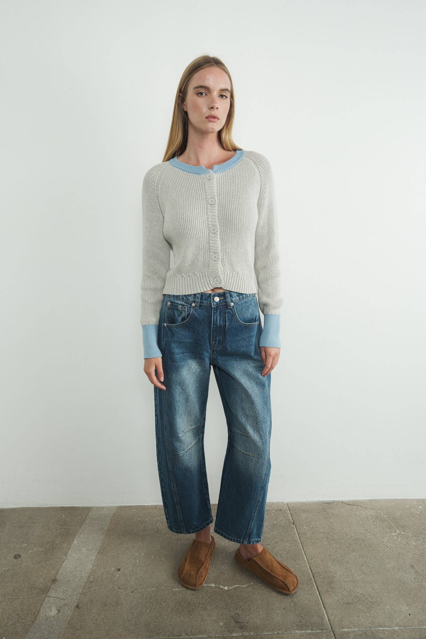 SLOUCHY RELAX FIT CROP BARREL JEANS