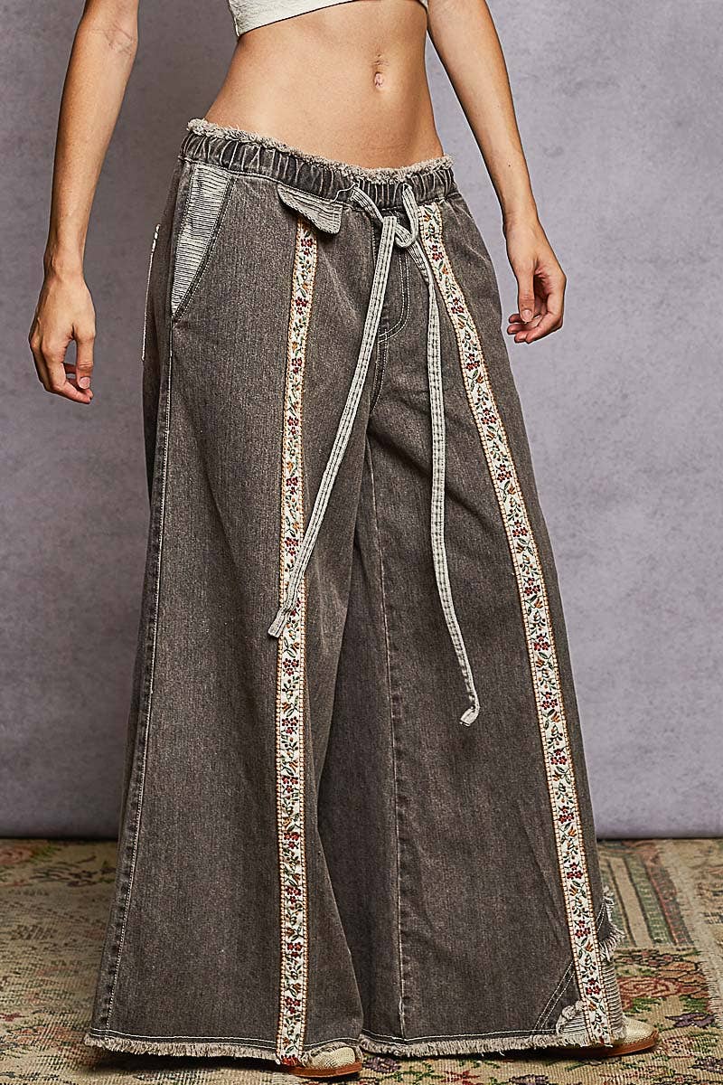 Contrast buckle back detail floral trim down woven pants