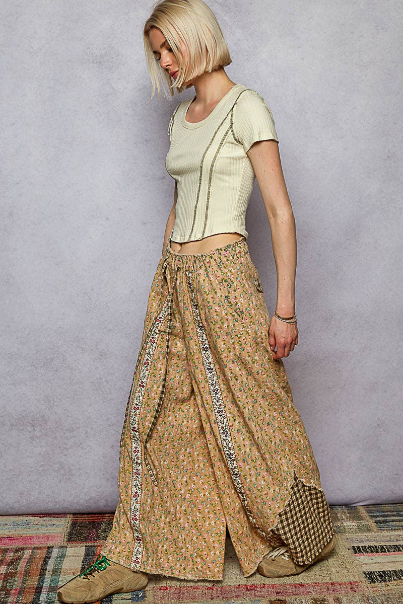 Contrast buckle back detail floral trim down woven pants