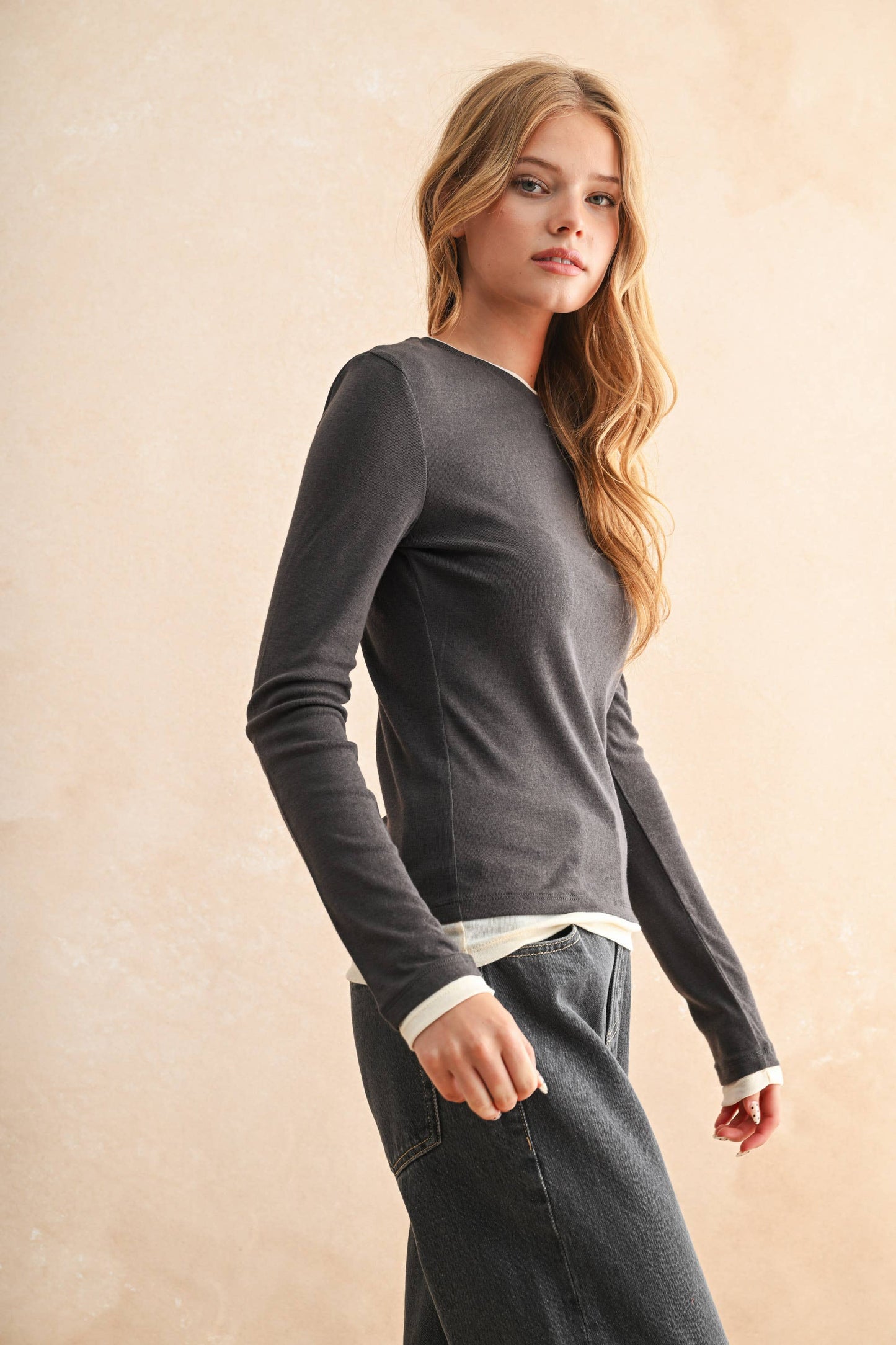 LIGHT WEIGHT COLOR CONTRASTED LONG SLEEVE TOP