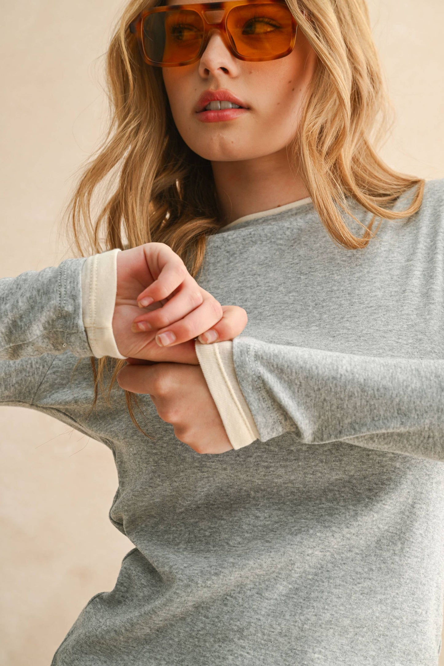 LIGHT WEIGHT COLOR CONTRASTED LONG SLEEVE TOP