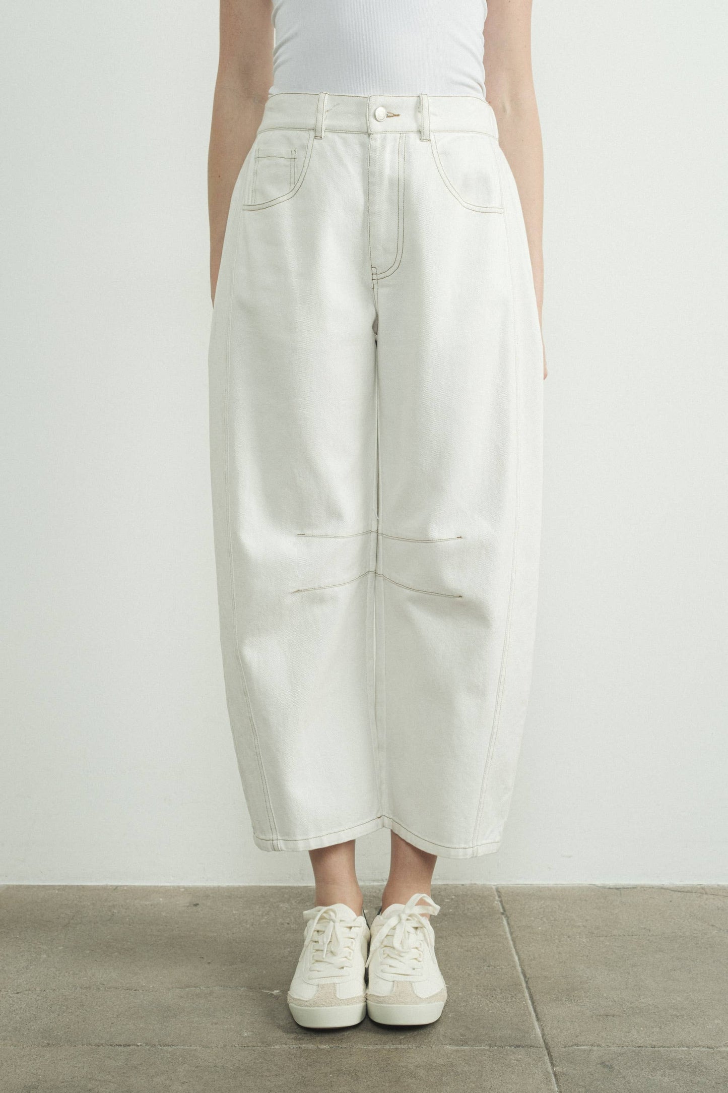 SLOUCHY RELAX FIT CROP BARREL JEANS