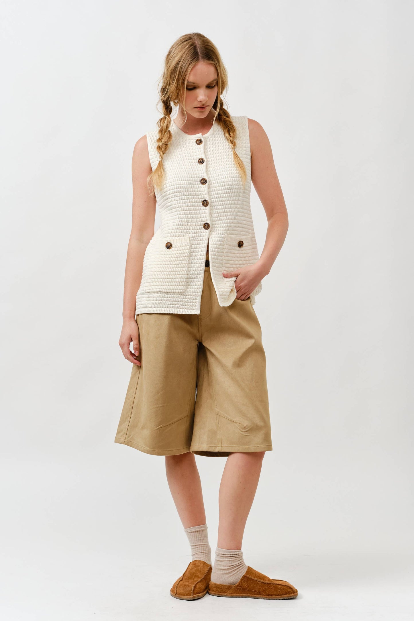 SWEATER BUTTON DOWN VEST