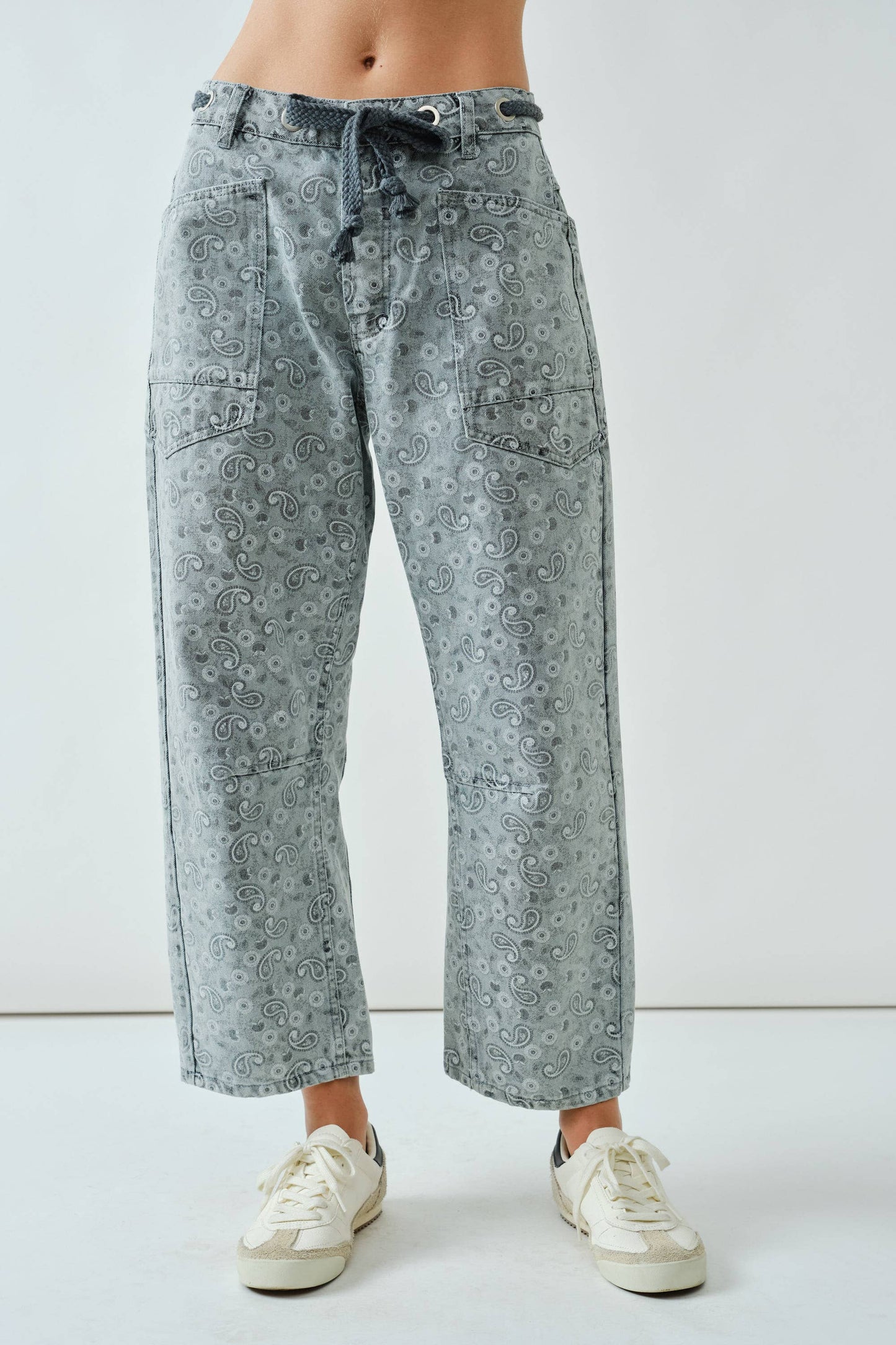 BARREL PAISLEY DENIM PANTS WITH EYELET WAIST
