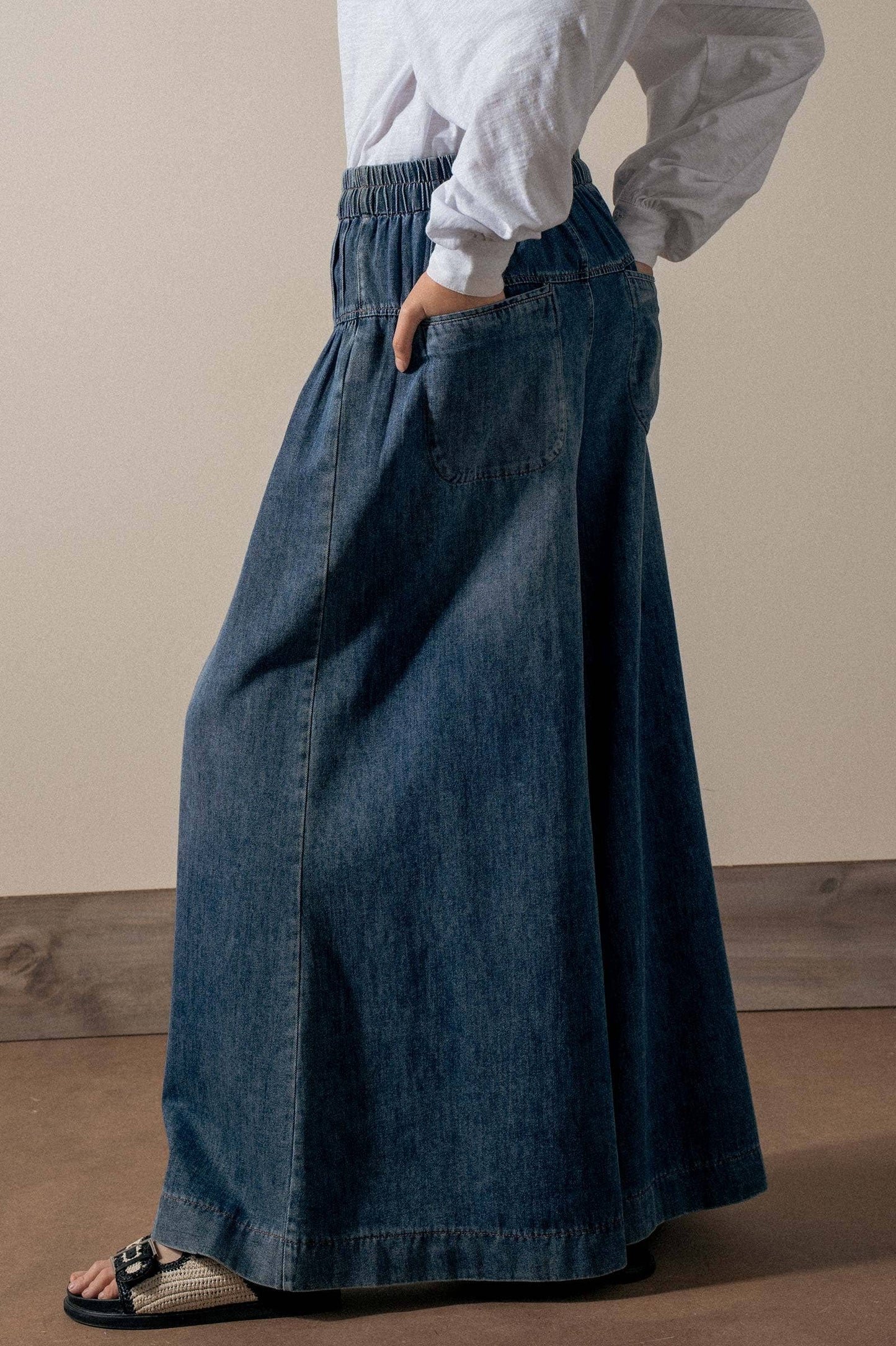 Pleated Wide-Leg Button Closure Pants