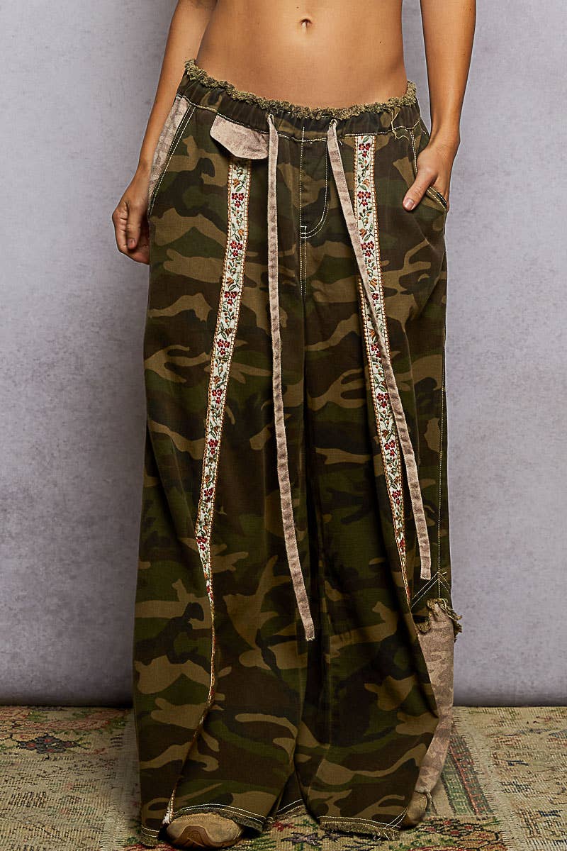 Contrast buckle back detail floral trim down woven pants