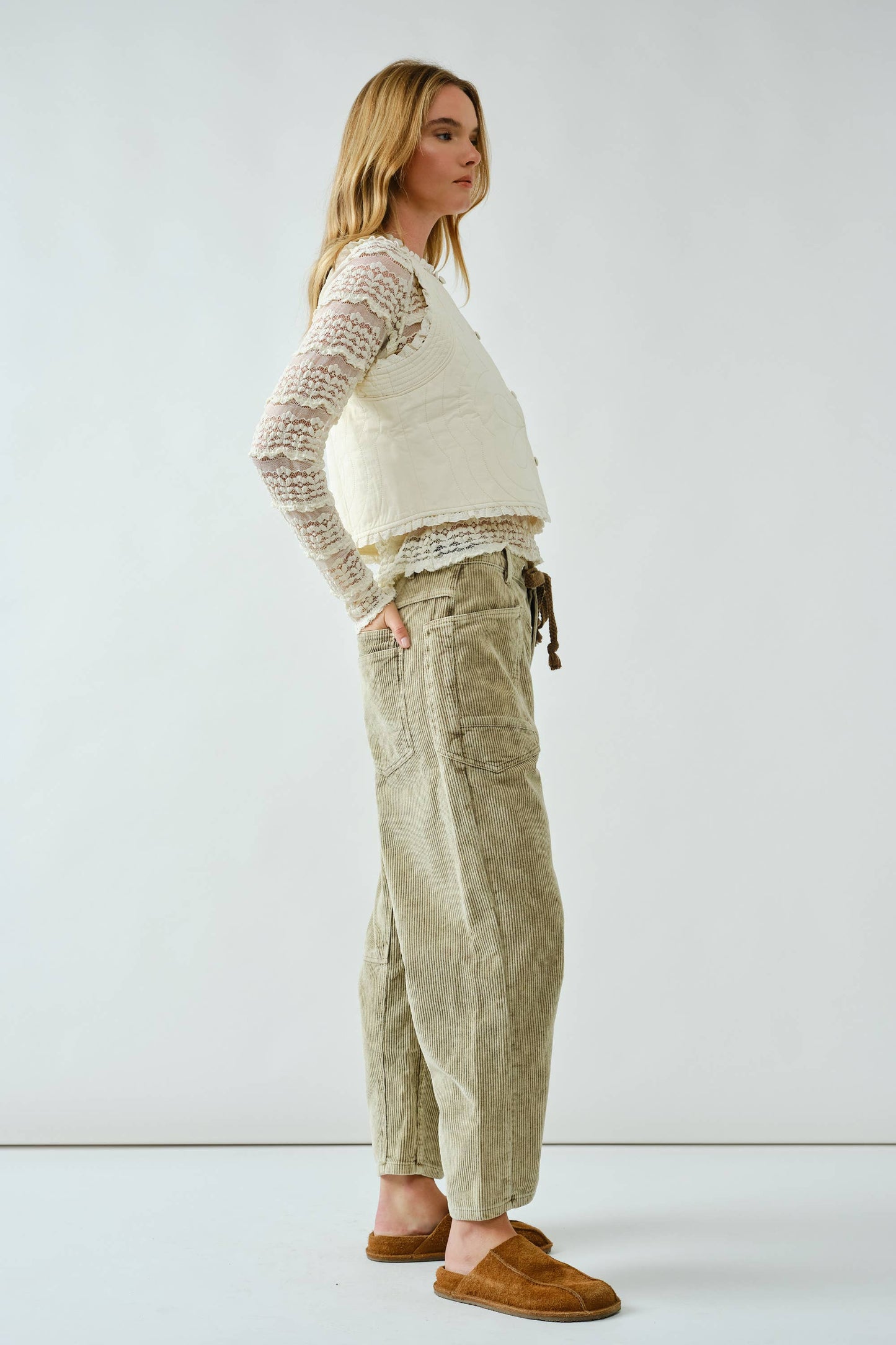 BARREL CORDUROY PANTS WITH EYELET WAIST