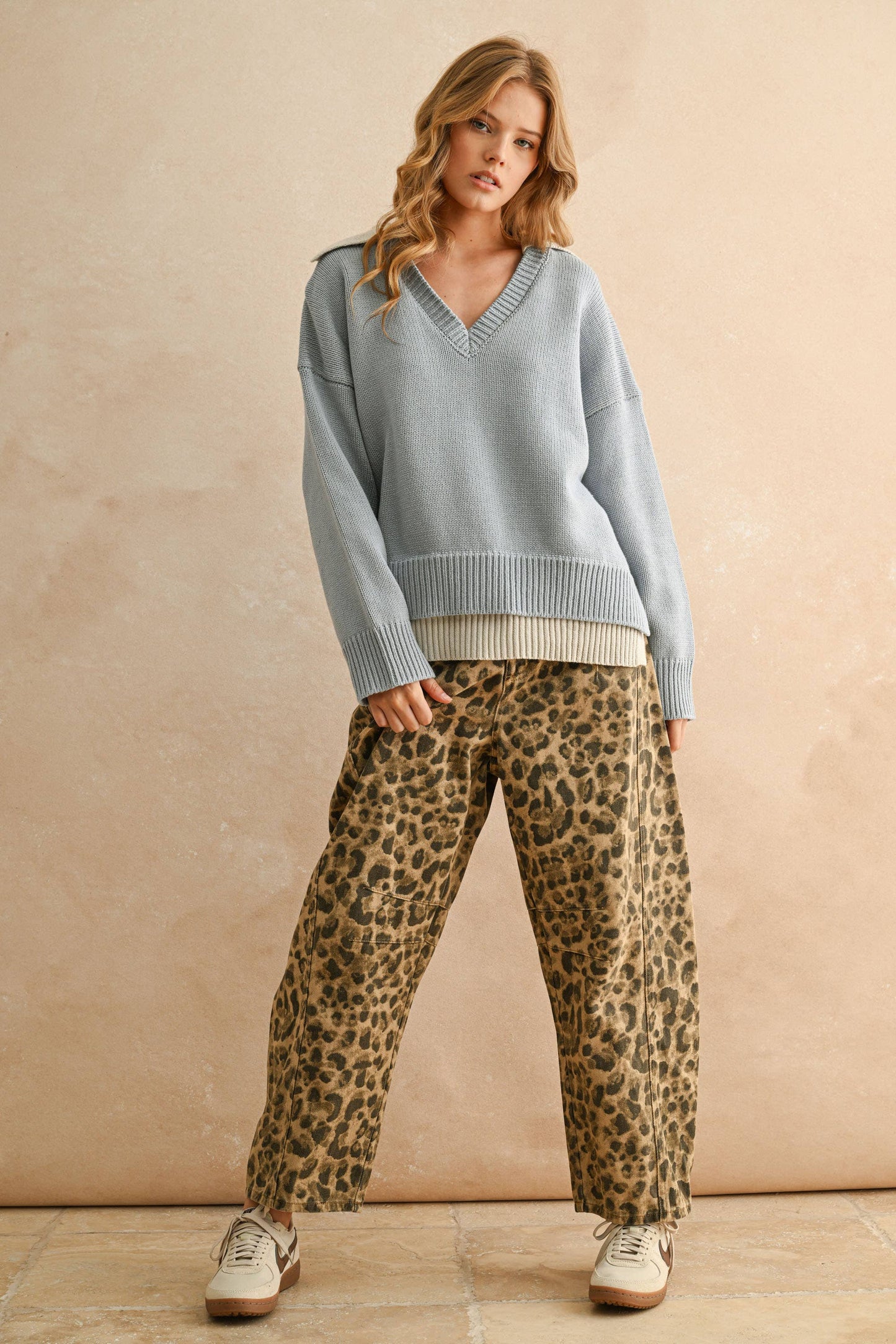 COLOR COMBO V-NECK SWEATER TOP