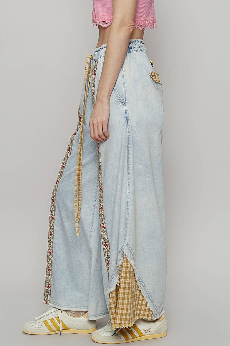 Contrast buckle back detail floral trim down woven pants