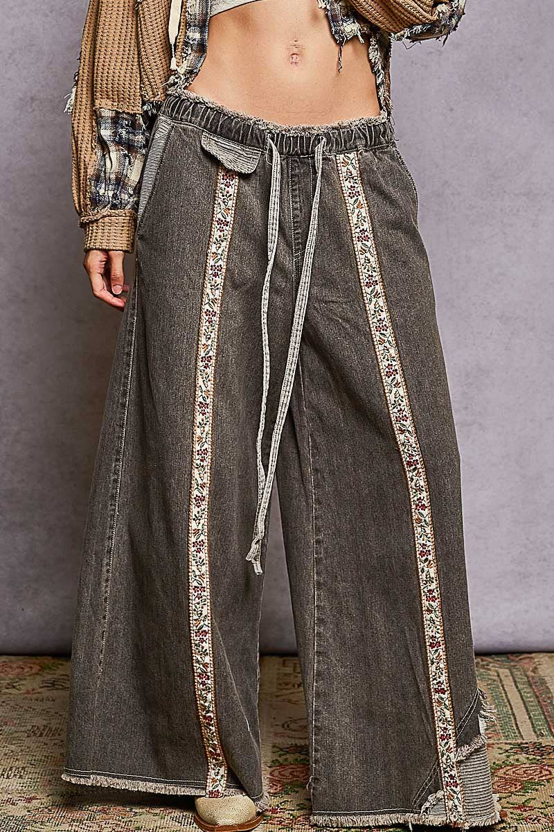 Contrast buckle back detail floral trim down woven pants