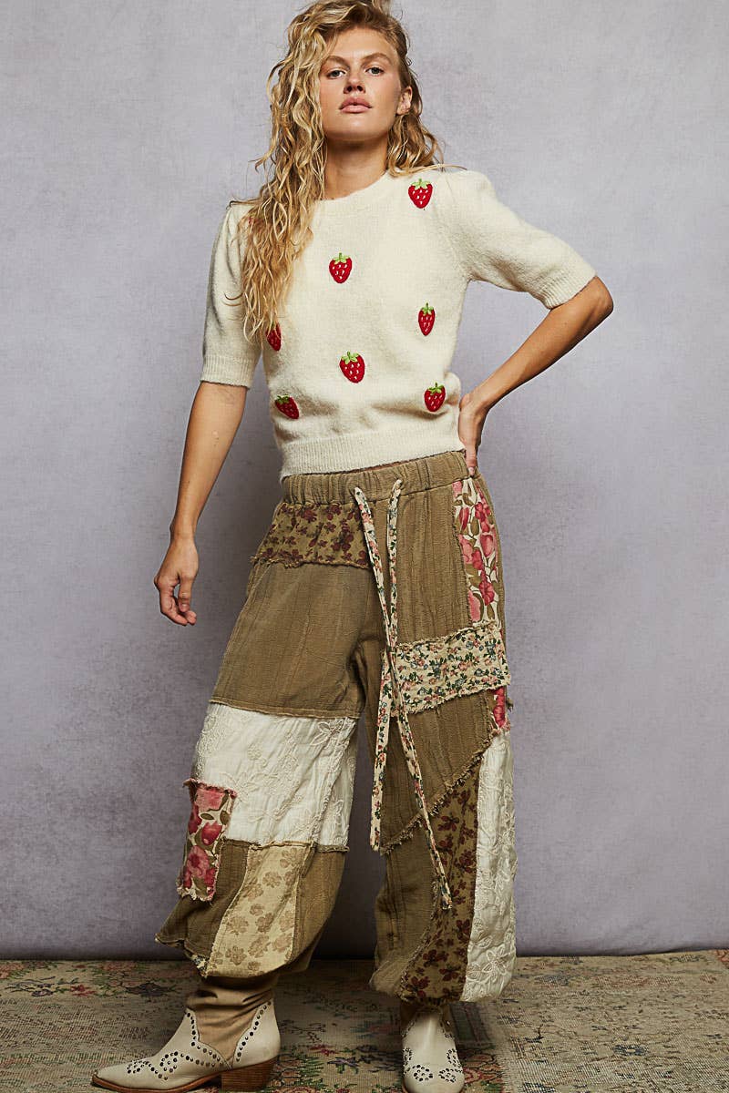Round neck strawberry handmade patch shirring sweater top