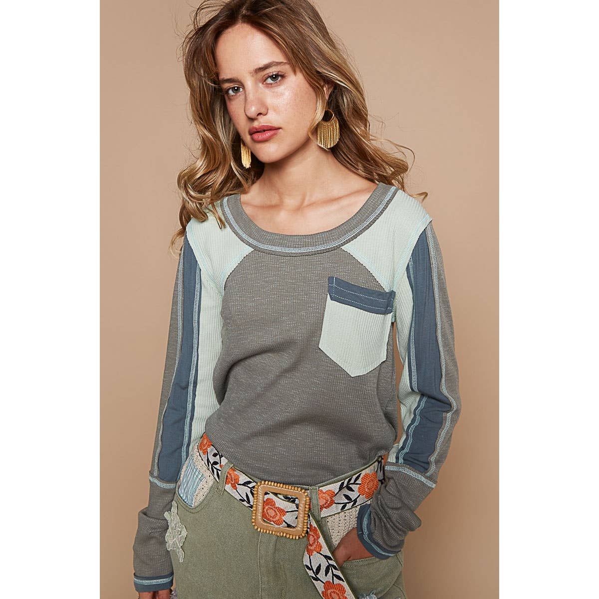 Color contrast front pocket solid knit top